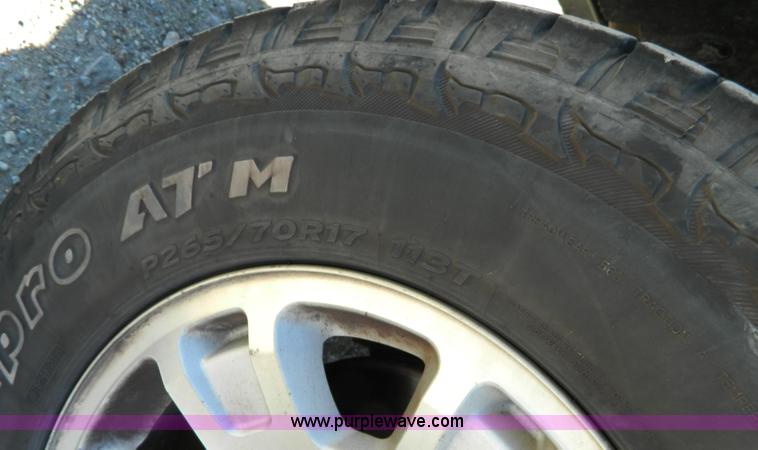 image for item D8595 2005 GMC Sierra 1500 extended cab pickup truck