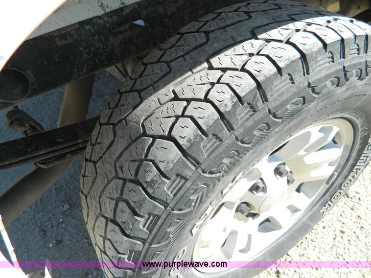 image for item D8595 2005 GMC Sierra 1500 extended cab pickup truck