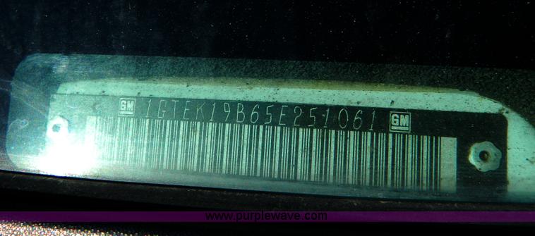 image for item D8595 2005 GMC Sierra 1500 extended cab pickup truck