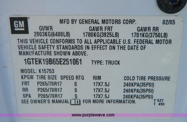 image for item D8595 2005 GMC Sierra 1500 extended cab pickup truck