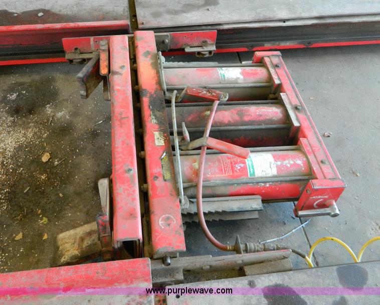 image for item D8600 Hunter four post automotive lift