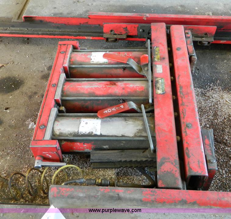 image for item D8600 Hunter four post automotive lift