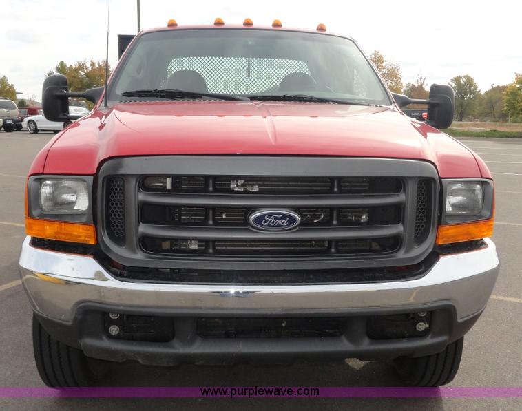 image for item G9190 2000 Ford F450 XL Super Duty crew cab pickup truck