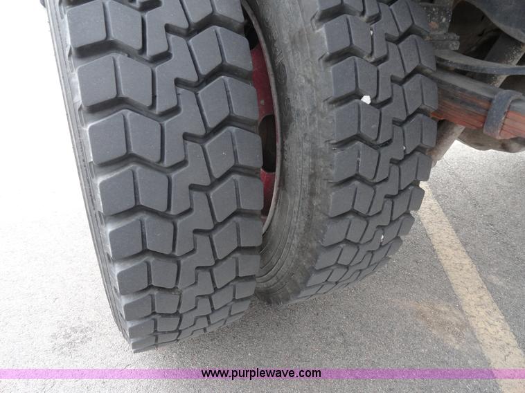 image for item G9190 2000 Ford F450 XL Super Duty crew cab pickup truck