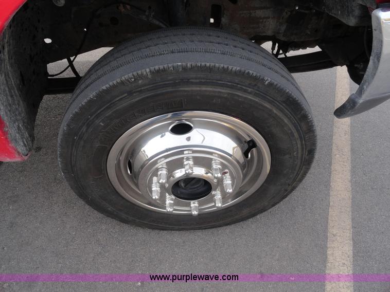 image for item G9190 2000 Ford F450 XL Super Duty crew cab pickup truck