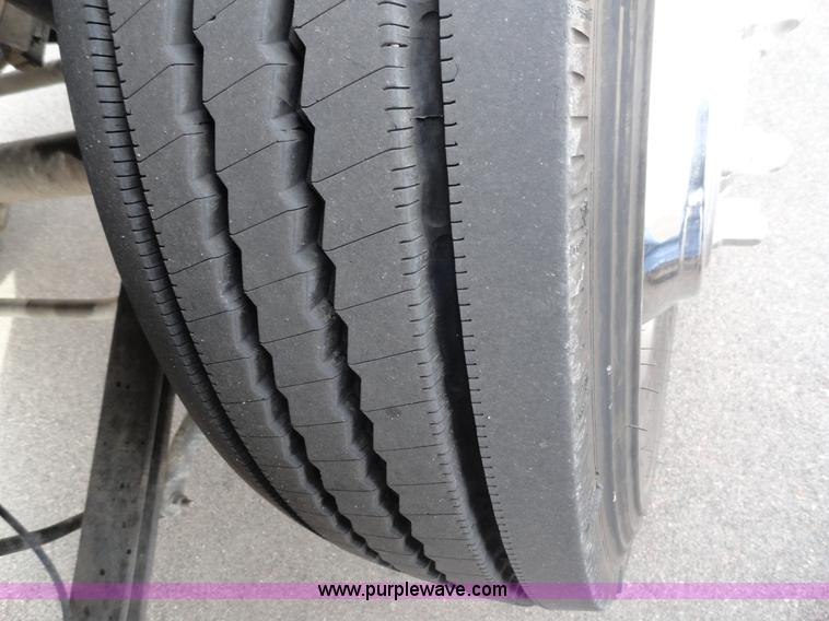 image for item G9190 2000 Ford F450 XL Super Duty crew cab pickup truck