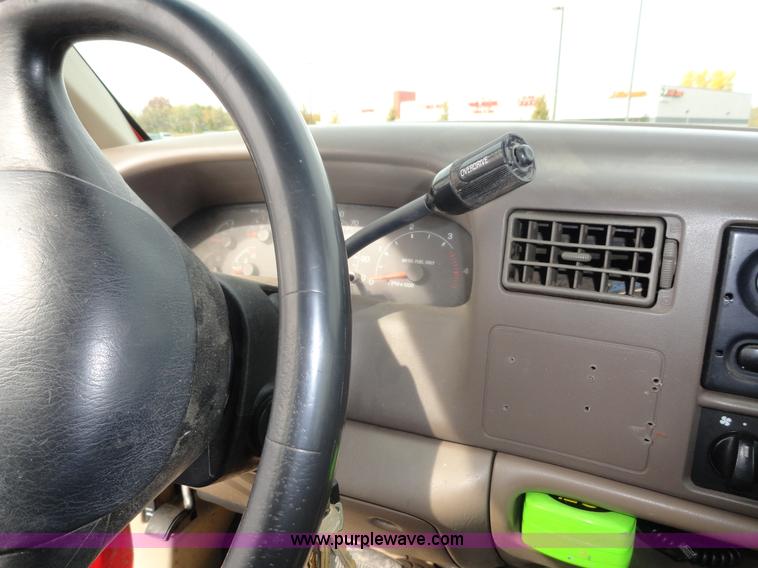 image for item G9190 2000 Ford F450 XL Super Duty crew cab pickup truck