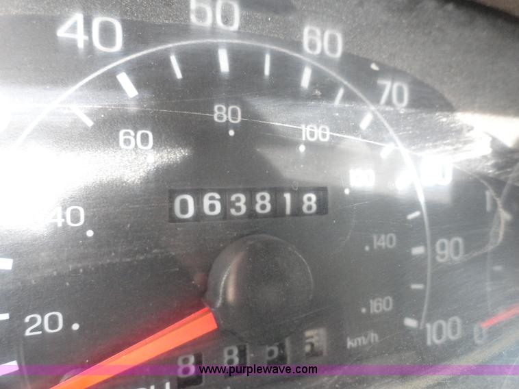 image for item G9190 2000 Ford F450 XL Super Duty crew cab pickup truck