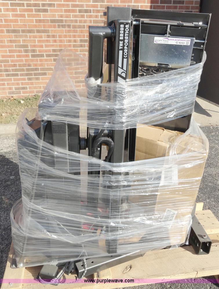 image for item G9243 Braun wheelchair lift/platform
