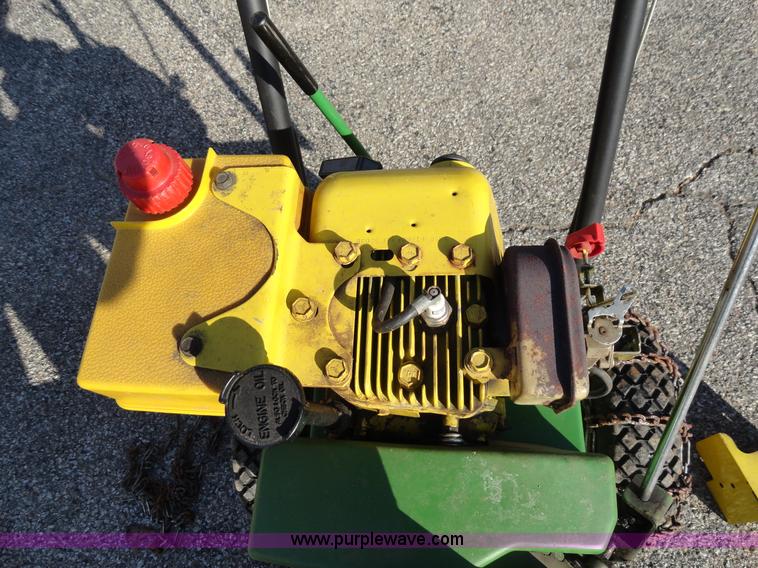 image for item G9245 John Deere 522 snow blower with chains