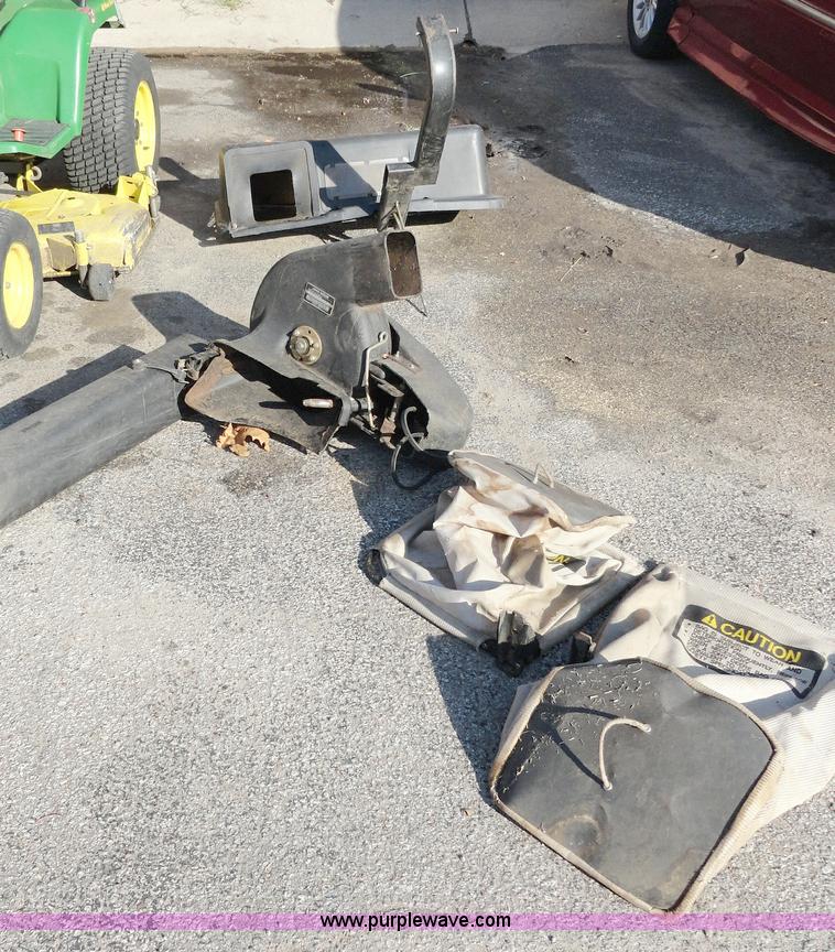 image for item G9249 John Deere 425 lawn mower