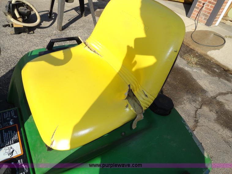 image for item G9249 John Deere 425 lawn mower