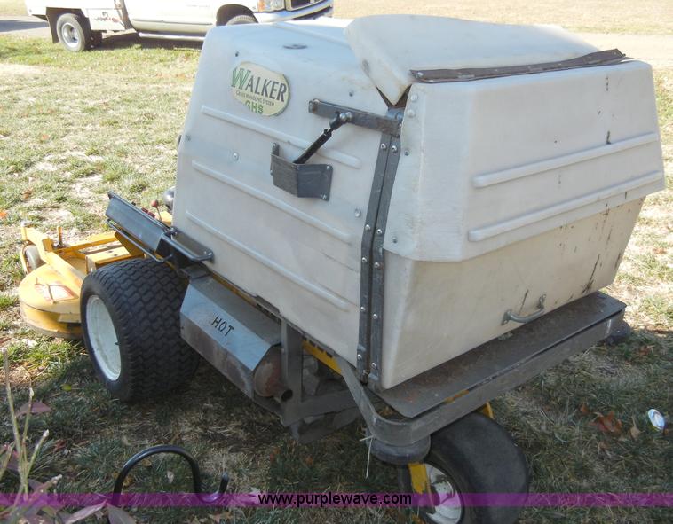 image for item H9058 Walker MTGHS ZTR mower with hopper