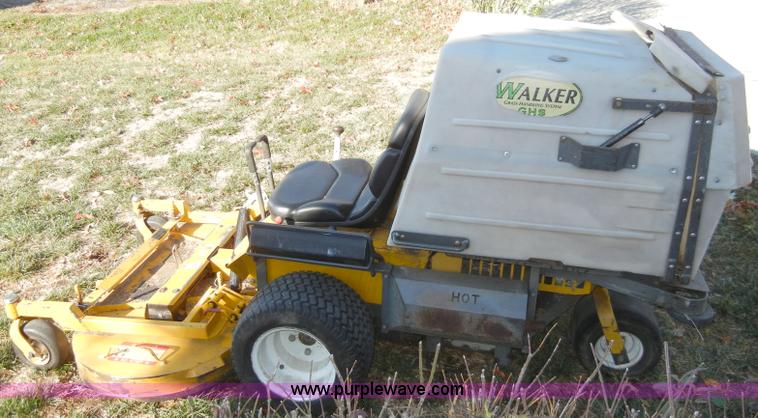 image for item H9058 Walker MTGHS ZTR mower with hopper