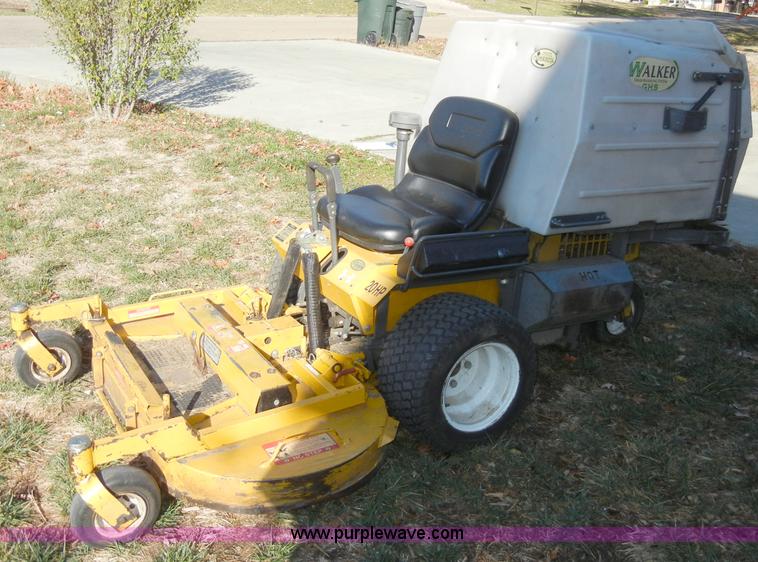image for item H9058 Walker MTGHS ZTR mower with hopper