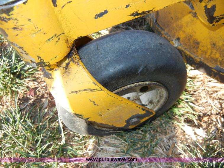 image for item H9058 Walker MTGHS ZTR mower with hopper