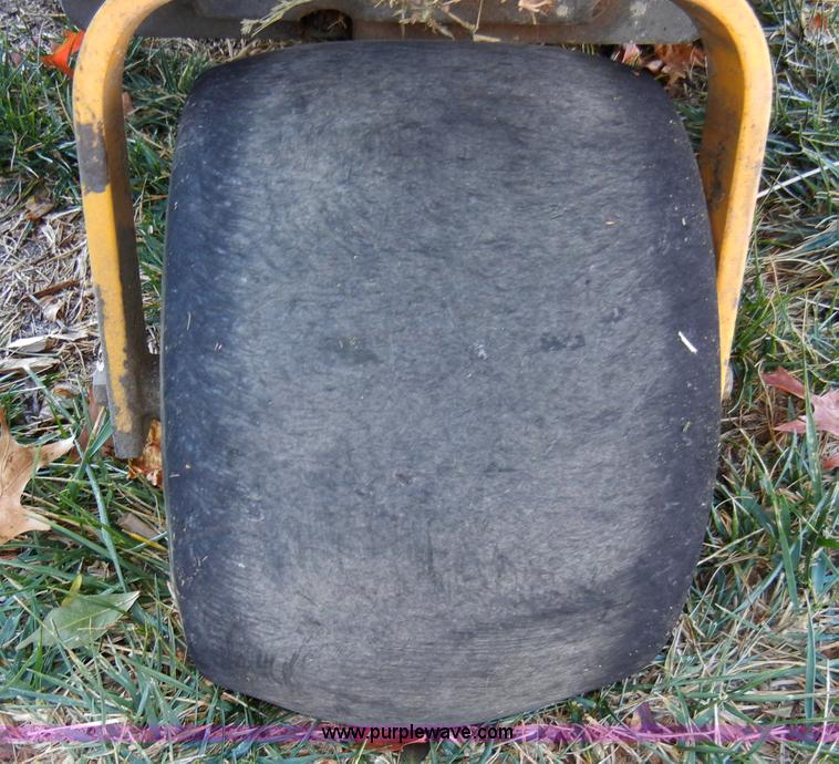 image for item H9058 Walker MTGHS ZTR mower with hopper