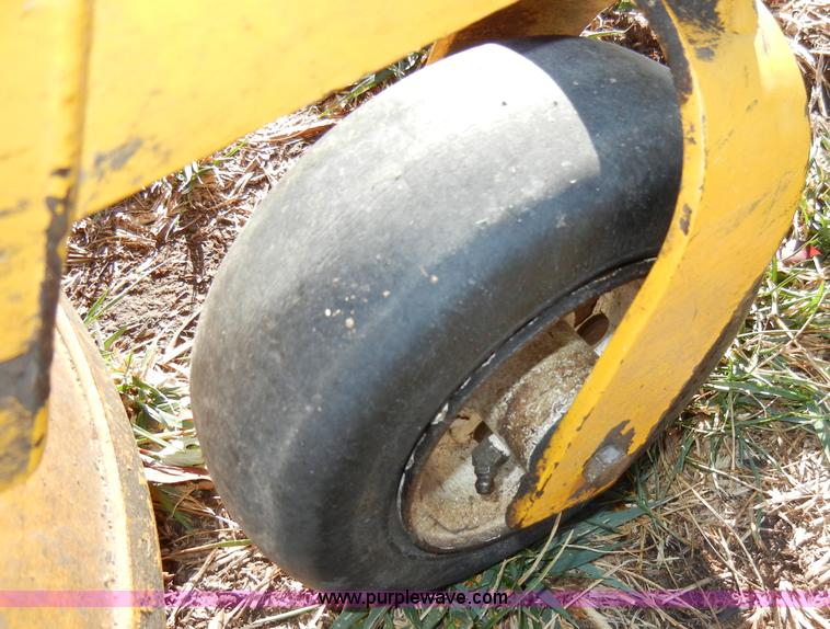 image for item H9058 Walker MTGHS ZTR mower with hopper