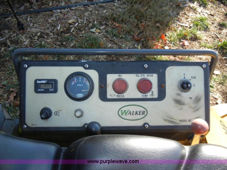 image for item H9058 Walker MTGHS ZTR mower with hopper