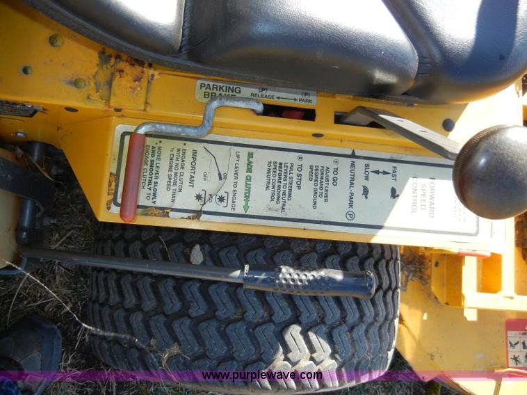 image for item H9058 Walker MTGHS ZTR mower with hopper