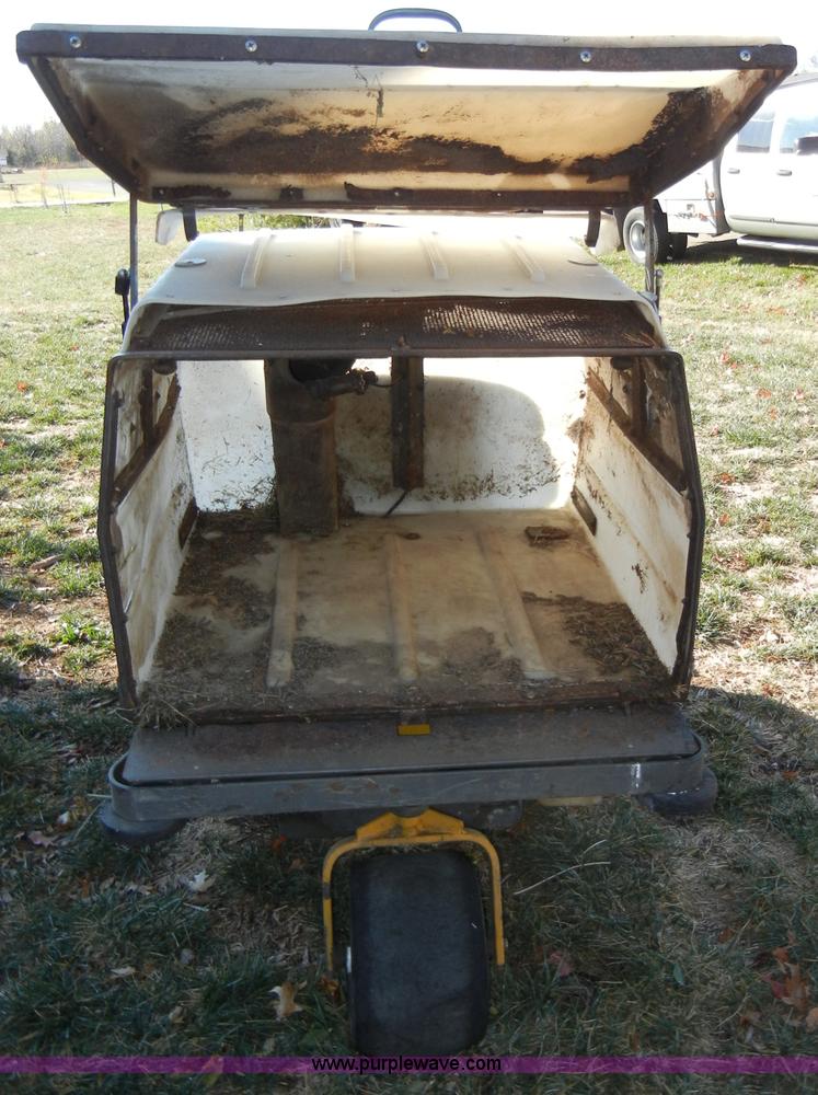 image for item H9058 Walker MTGHS ZTR mower with hopper