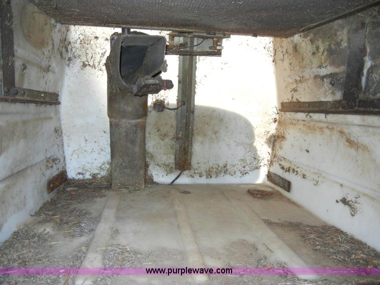 image for item H9058 Walker MTGHS ZTR mower with hopper