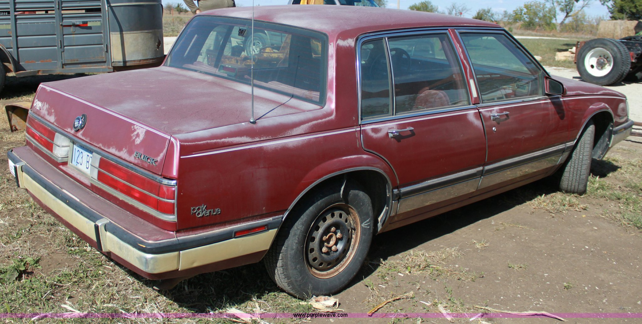 1988 Buick Electra Park Avenue in Waverly, KS Item B8564 sold Purple Wave