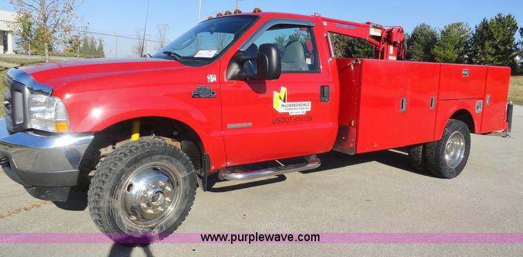 image for item A3267 2004 Ford F550 XL Super Duty pickup truck