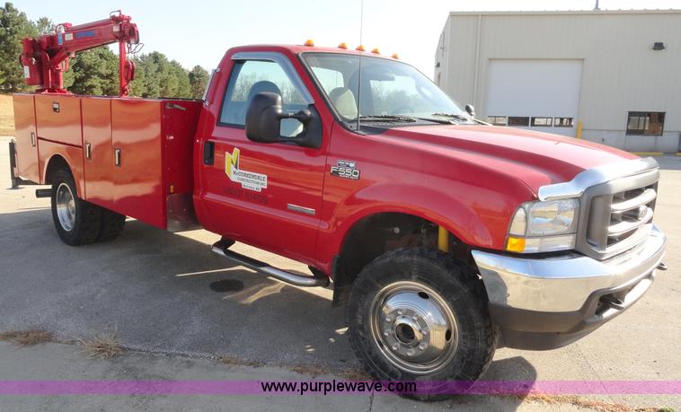 image for item A3267 2004 Ford F550 XL Super Duty pickup truck