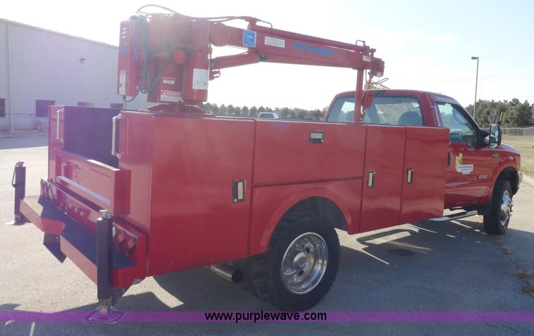 image for item A3267 2004 Ford F550 XL Super Duty pickup truck