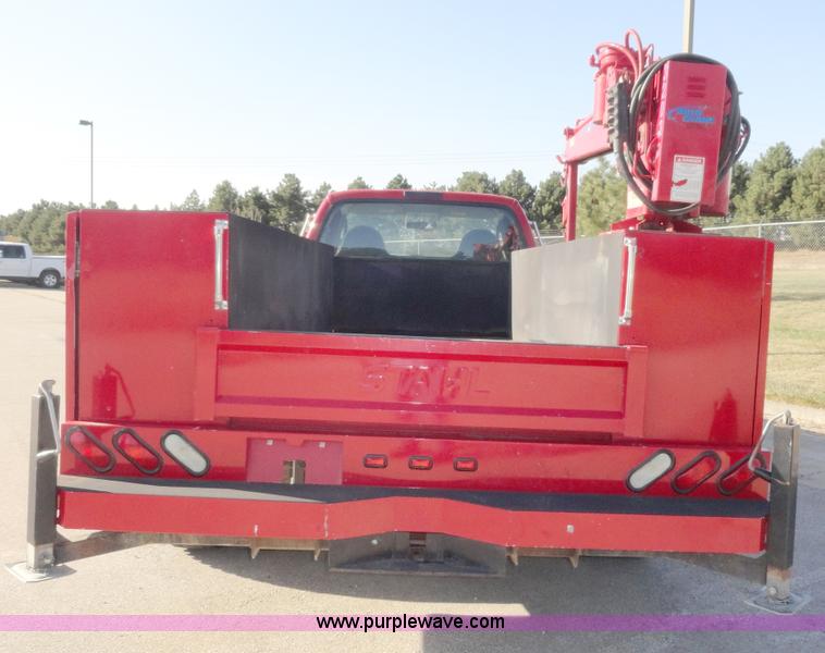 image for item A3267 2004 Ford F550 XL Super Duty pickup truck