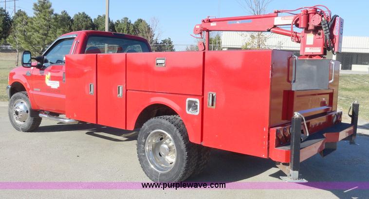 image for item A3267 2004 Ford F550 XL Super Duty pickup truck