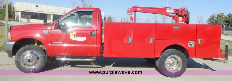 image for item A3267 2004 Ford F550 XL Super Duty pickup truck