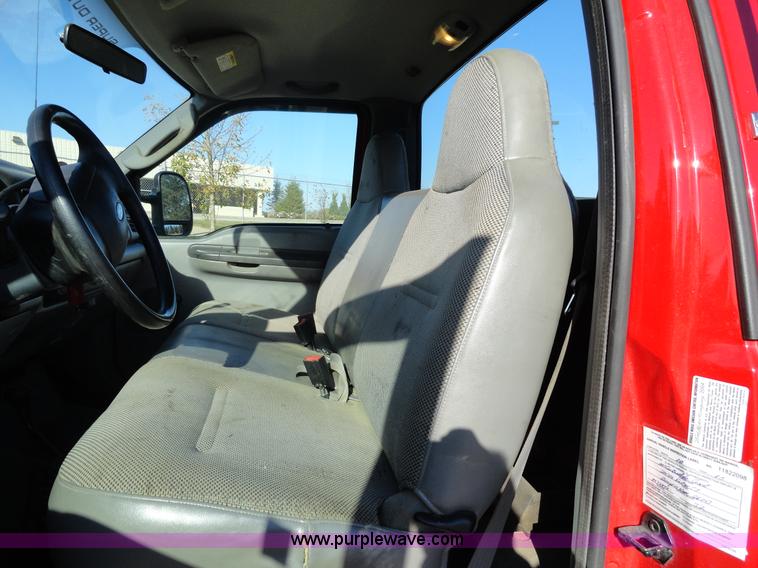 image for item A3267 2004 Ford F550 XL Super Duty pickup truck