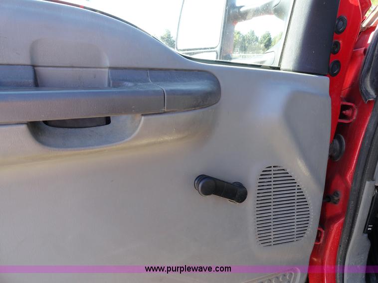 image for item A3267 2004 Ford F550 XL Super Duty pickup truck