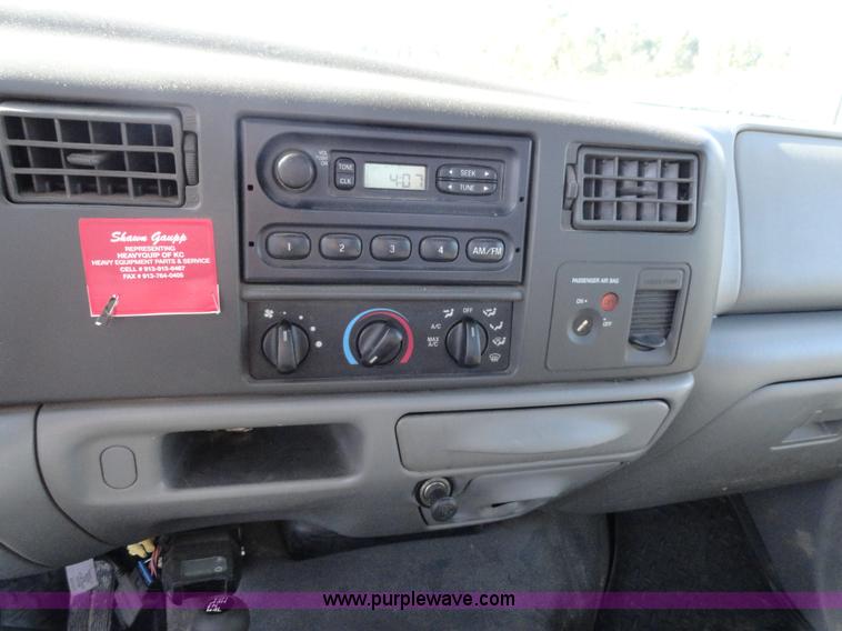 image for item A3267 2004 Ford F550 XL Super Duty pickup truck