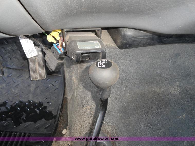 image for item A3267 2004 Ford F550 XL Super Duty pickup truck