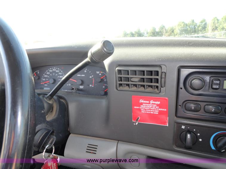 image for item A3267 2004 Ford F550 XL Super Duty pickup truck