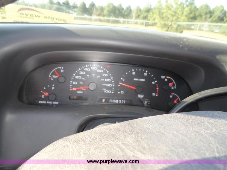 image for item A3267 2004 Ford F550 XL Super Duty pickup truck