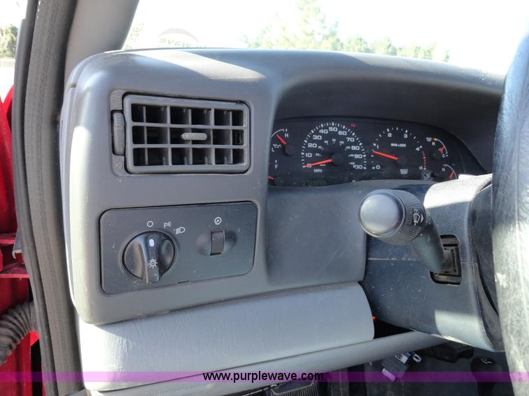 image for item A3267 2004 Ford F550 XL Super Duty pickup truck