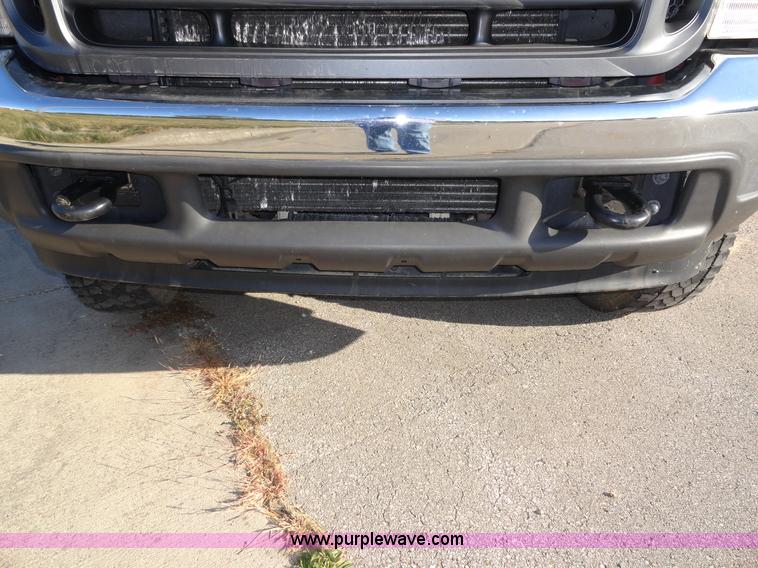 image for item A3267 2004 Ford F550 XL Super Duty pickup truck