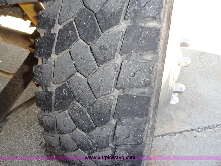 image for item A3267 2004 Ford F550 XL Super Duty pickup truck