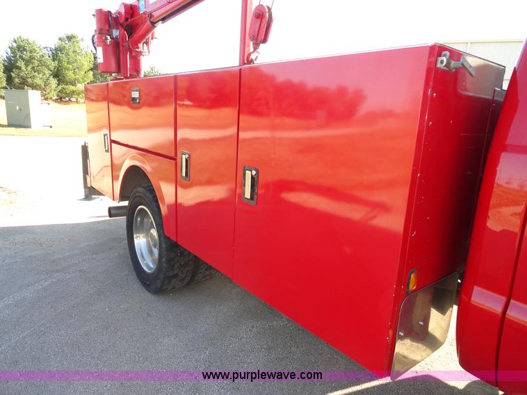 image for item A3267 2004 Ford F550 XL Super Duty pickup truck