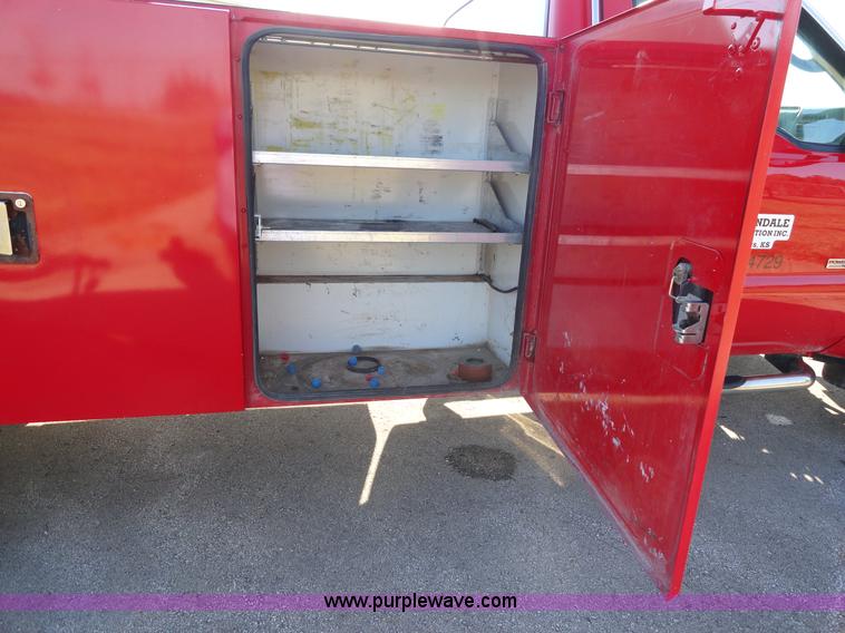 image for item A3267 2004 Ford F550 XL Super Duty pickup truck