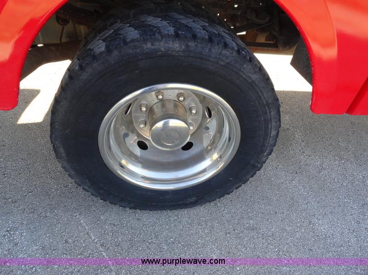 image for item A3267 2004 Ford F550 XL Super Duty pickup truck