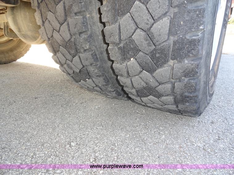 image for item A3267 2004 Ford F550 XL Super Duty pickup truck