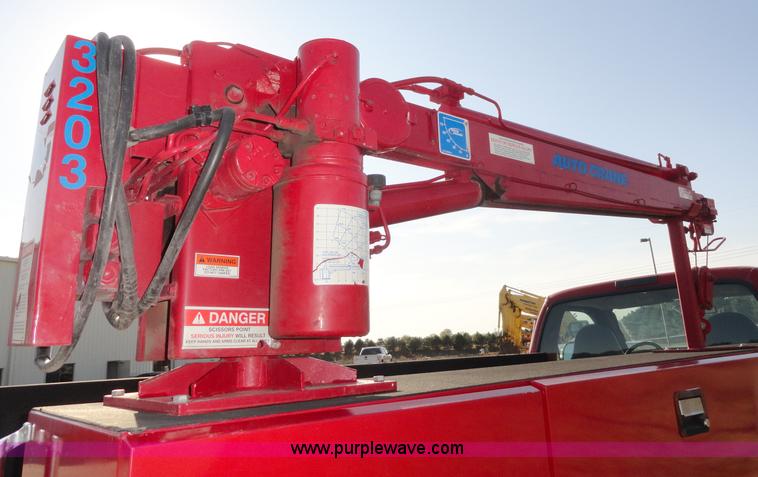 image for item A3267 2004 Ford F550 XL Super Duty pickup truck