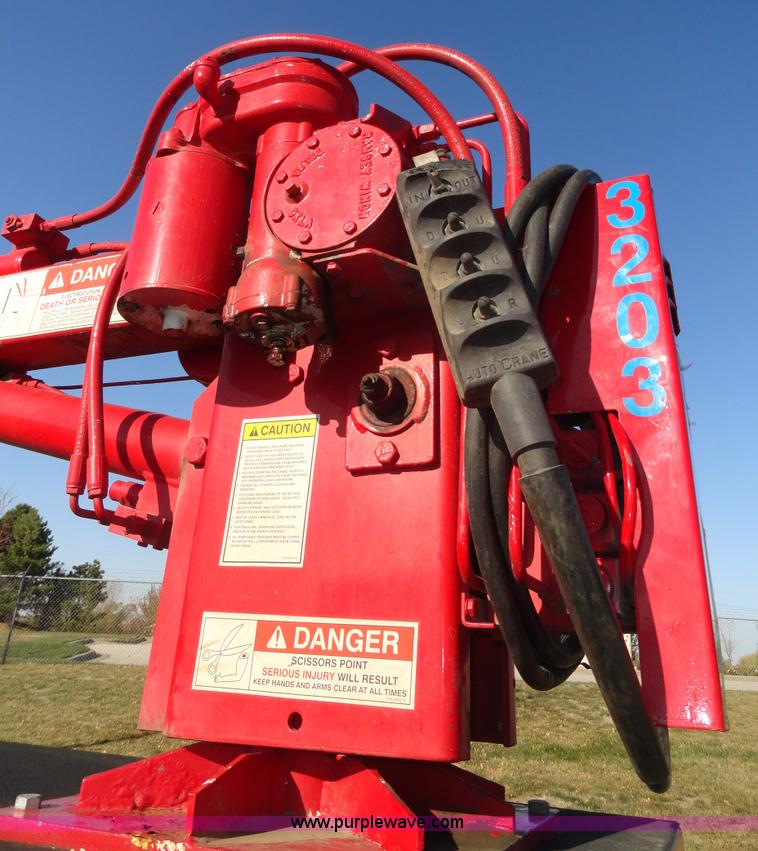 image for item A3267 2004 Ford F550 XL Super Duty pickup truck