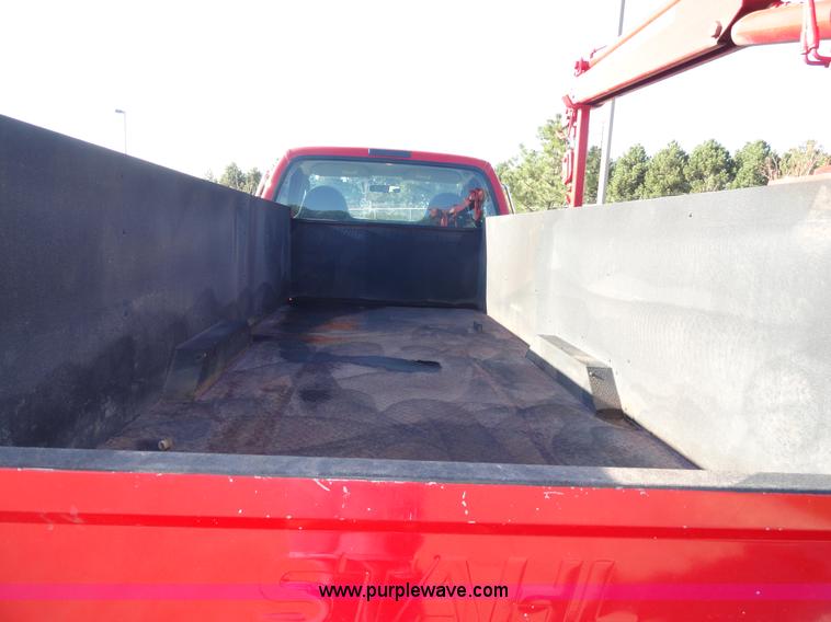 image for item A3267 2004 Ford F550 XL Super Duty pickup truck