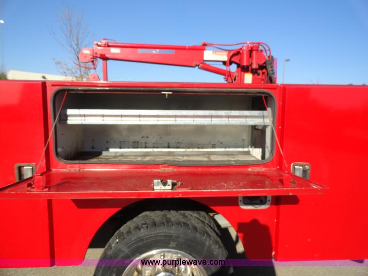 image for item A3267 2004 Ford F550 XL Super Duty pickup truck